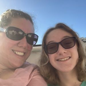 Meet your Posher, Debi